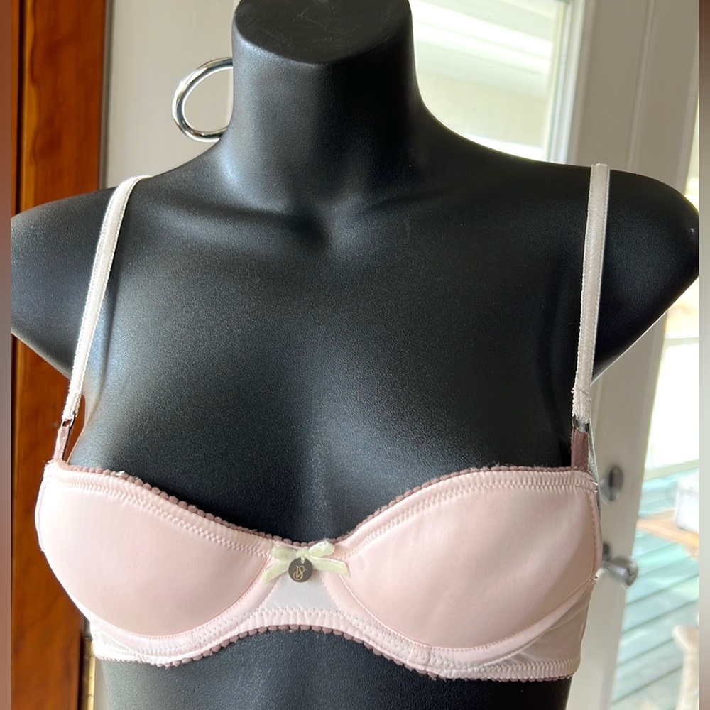 Victoria’s Secret Vintage Dead Stock Smooth Demi Balconette Bra NEW w/tags 😎